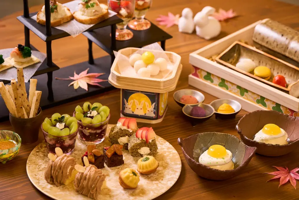 【青森屋】十五夜の別名「芋名月」にちなみ、青森の秋の味覚「長芋」を用いた15品が楽しめる「まんどろお月見アフタヌーンティー」提供 画像 2