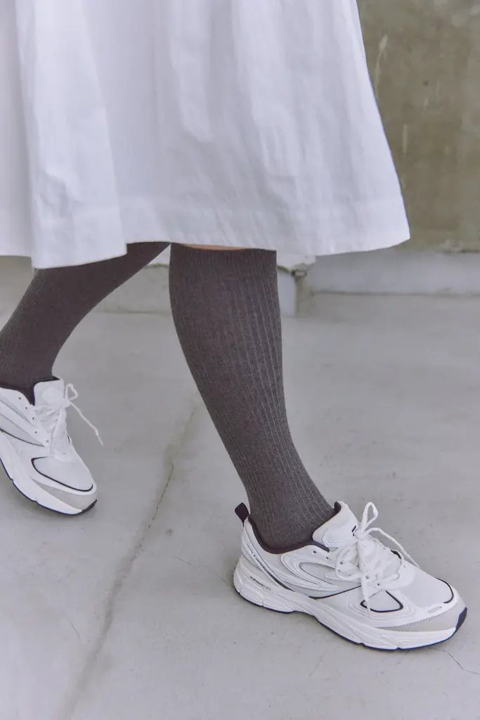 【emmi×FILA】emmiだけの特別な一足！今季は洗練されたムード漂うFILAシーズンフォーカスモデルの “INTERUN” 別注が登場 画像 8