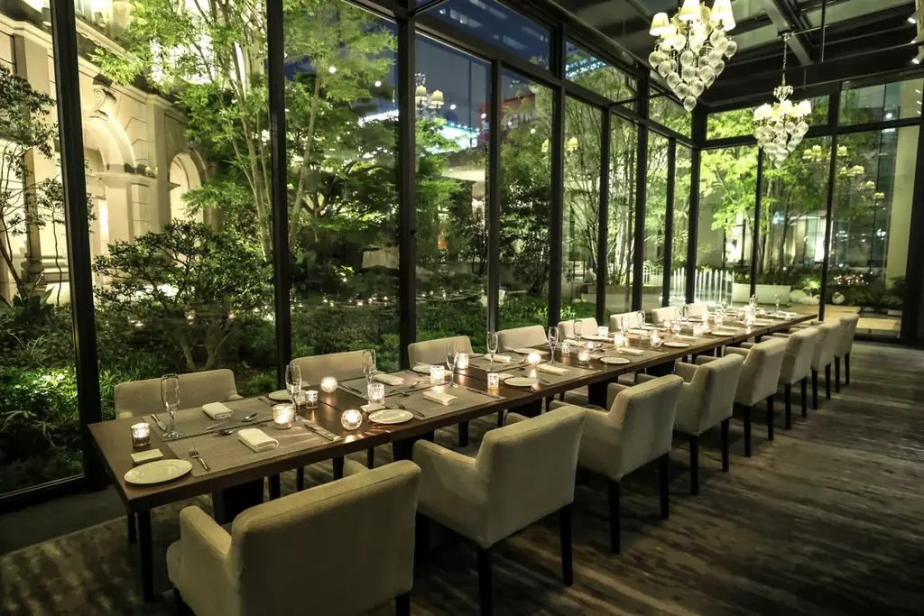 【名古屋】爽やかな香りの青肉と甘みの強い赤肉のマスクメロン2種類を贅沢に使用！クリームソーダを連想させる夏のご褒美スイーツ「大人のご褒美パフェ～Juicy Muskmelon～」販売 画像 8