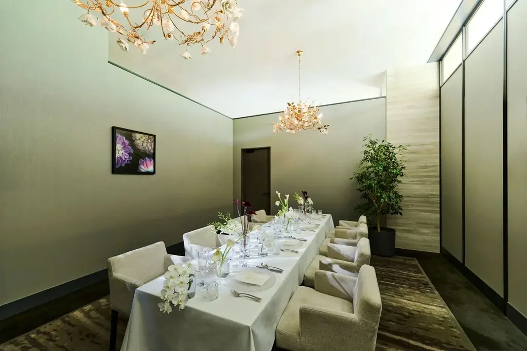 【名古屋】爽やかな香りの青肉と甘みの強い赤肉のマスクメロン2種類を贅沢に使用！クリームソーダを連想させる夏のご褒美スイーツ「大人のご褒美パフェ～Juicy Muskmelon～」販売 画像 9