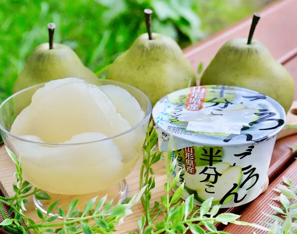 山形県産ラ・フランスがごろんと半分！北海道乳業「ごろん半分こ 山形県産ラ・フランスとヨーグルト」6月17日より 全国のローソン（※沖縄県、他一部地域を除く。）にて先行発売開始 画像 2