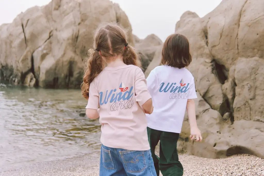 プチバトーがWIND AND SEAとコラボレーション　家族お揃いで楽しめるロゴTシャツやパジャマが登場 画像 2