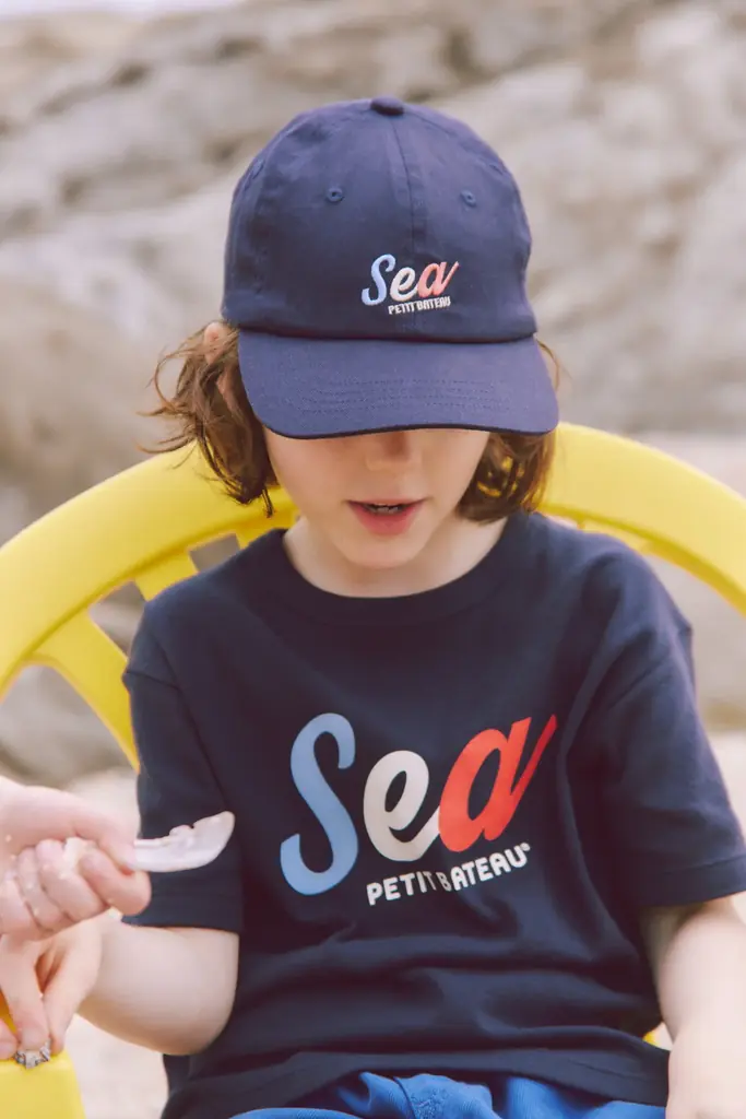 プチバトーがWIND AND SEAとコラボレーション　家族お揃いで楽しめるロゴTシャツやパジャマが登場 画像 6