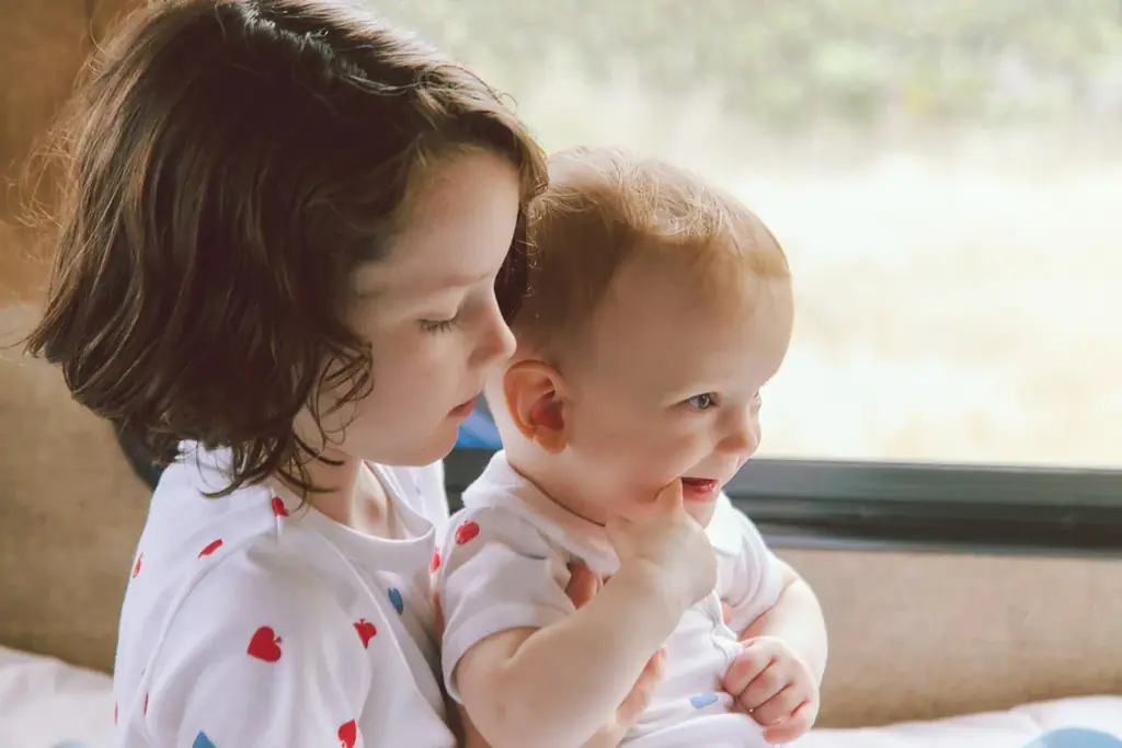 プチバトーがWIND AND SEAとコラボレーション　家族お揃いで楽しめるロゴTシャツやパジャマが登場 画像 9