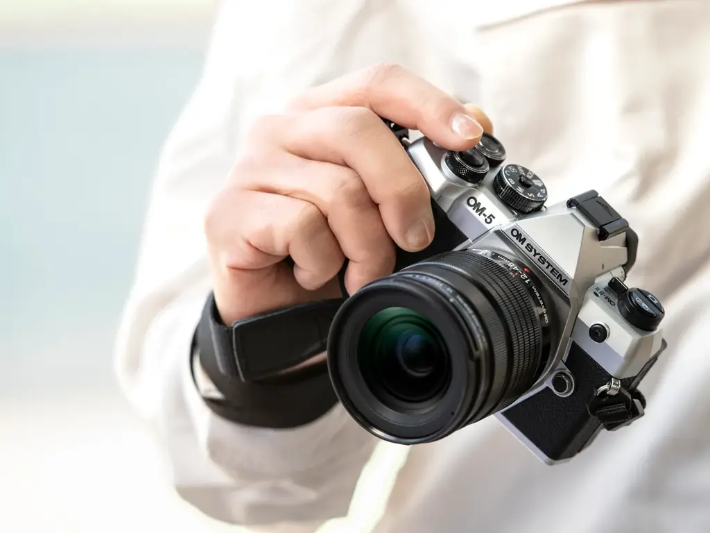 アウトドアでの撮影に最適な、防塵・防滴仕様の小型軽量ミラーレス一眼カメラ「OM SYSTEM OM-5 Mark II」を発売 画像 2