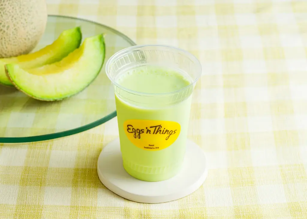 【Eggs ’n Things】メロンづくしな夏の新メニューが登場！「プレミアムメロンパンケーキ」「スパイシーグリルドチキンピタサンド」6月25日（水）～ 7月24日（木） 画像 10