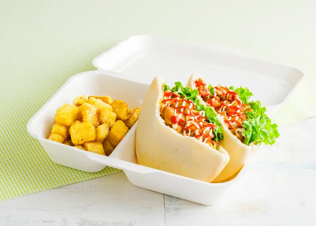 【Eggs ’n Things】メロンづくしな夏の新メニューが登場！「プレミアムメロンパンケーキ」「スパイシーグリルドチキンピタサンド」6月25日（水）～ 7月24日（木） 画像 6