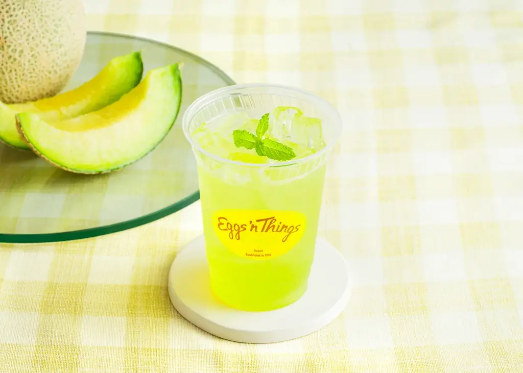 【Eggs ’n Things】メロンづくしな夏の新メニューが登場！「プレミアムメロンパンケーキ」「スパイシーグリルドチキンピタサンド」6月25日（水）～ 7月24日（木） 画像 8
