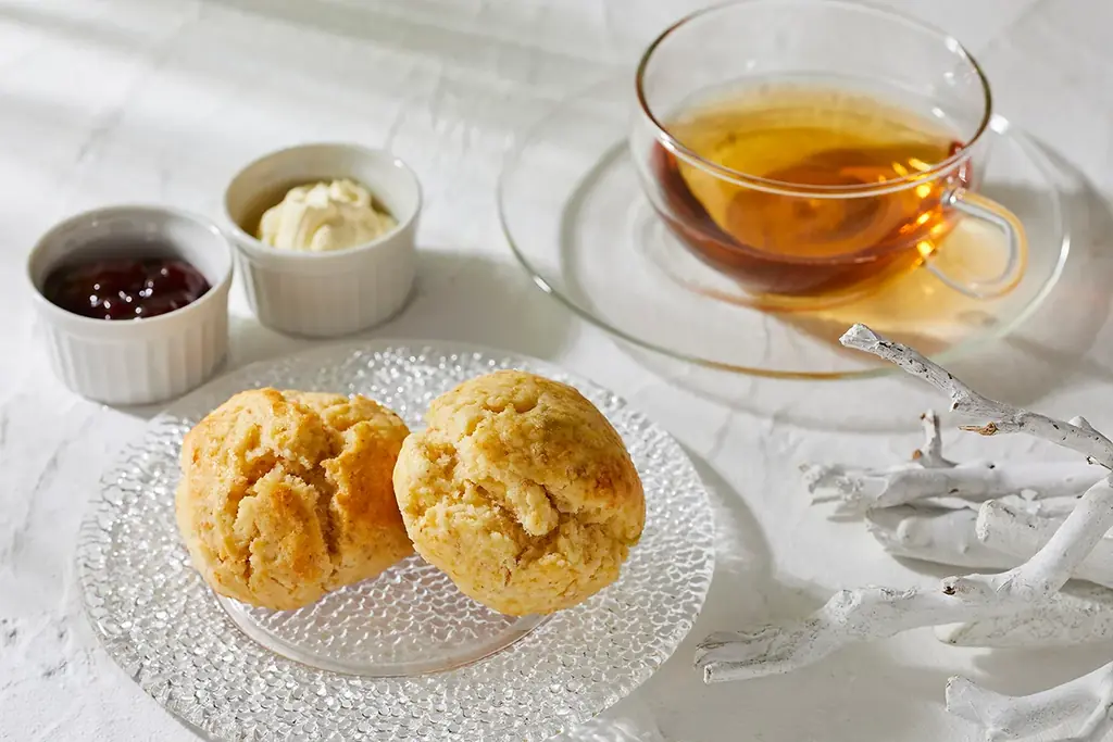 【スイスホテル南海大阪】 ヴーヴ・クリコと過ごす夏のアフタヌーンティー「サマー アフタヌーンティー with ヴーヴ・クリコ」2025年7月1日（火）～8月31日（日）開催 画像 4