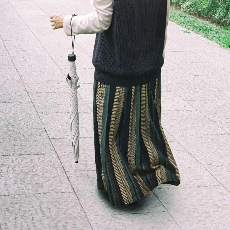 折りたたみ傘なのにたたまなくていい？お客様の声から誕生した新発想の晴雨兼用傘「hands＋　たたまずに持ち運べる傘」発売 画像 1