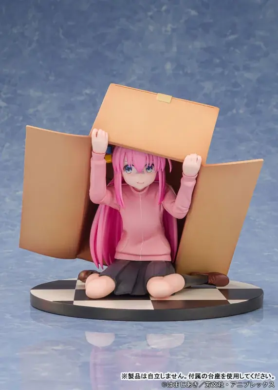 アニメ「ぼっち・ざ・ろっく!」より、段ボールに隠れる「後藤ひとり」がフィギュアで登場。あみあみにて予約受付中。 画像 5