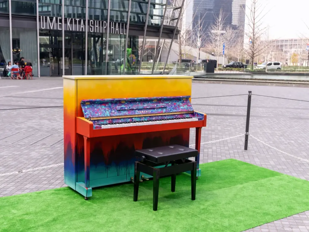 アートと音楽の融合。MUSASHIの感性で彩られたあのピアノが世界のMUSASHI個展に登場！ 画像 1