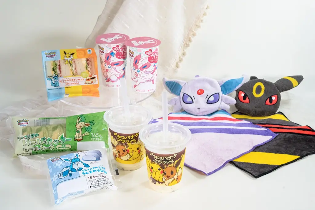 ファミマにイーブイたちが大集合！イーブイと進化形たちのかわいい商品が6月24日（火）より登場！フラッペにサンドイッチ、コンビニエンスウェアまでイーブイだらけに 画像 1