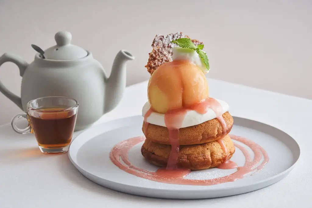 白桃のおいしさも、桃農家の想いも、まるごとデザートに。ビブリオテーク『産地直送“岡山白桃”デザートフェア』開催！ロイヤル級のまるごと岡山白桃パンケーキなど、夏カフェスイーツ新登場 画像 3