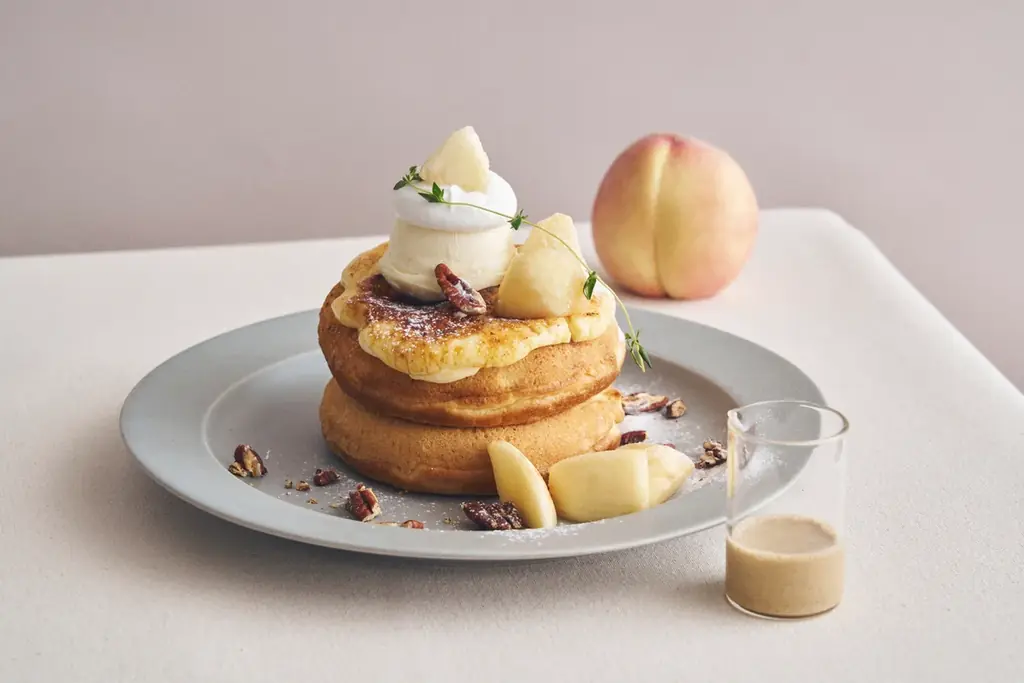 白桃のおいしさも、桃農家の想いも、まるごとデザートに。ビブリオテーク『産地直送“岡山白桃”デザートフェア』開催！ロイヤル級のまるごと岡山白桃パンケーキなど、夏カフェスイーツ新登場 画像 5