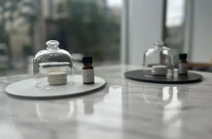 ピエール・エルメ・パリのPR イベントに日本香堂の調香師が出演、日本初登場や新定番マカロンの香りを再現 画像 1