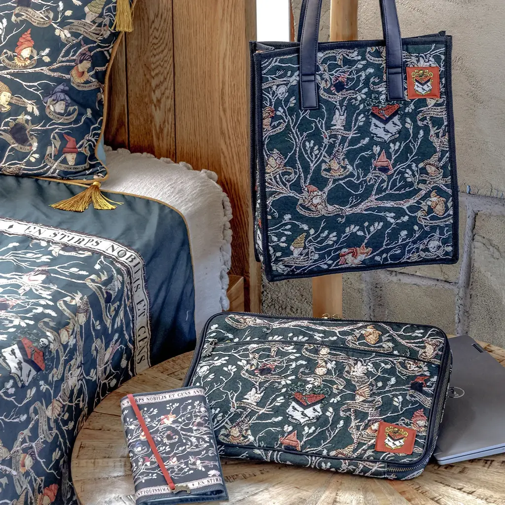 2025年6月20日(金)より「ハリー・ポッター　マホウドコロ」にて、映画『ハリー・ポッター』シリーズの作中に登場するブラック家の家系図のアートを使用した「ブラック家シリーズ」を販売 画像 1