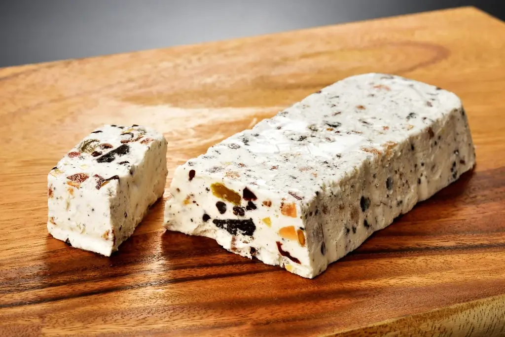 【札幌パークホテル】ひんやり冷たい新商品「北海道アイスチーズケーキ」新発売　2025年6月21日（土）より販売開始 画像 3