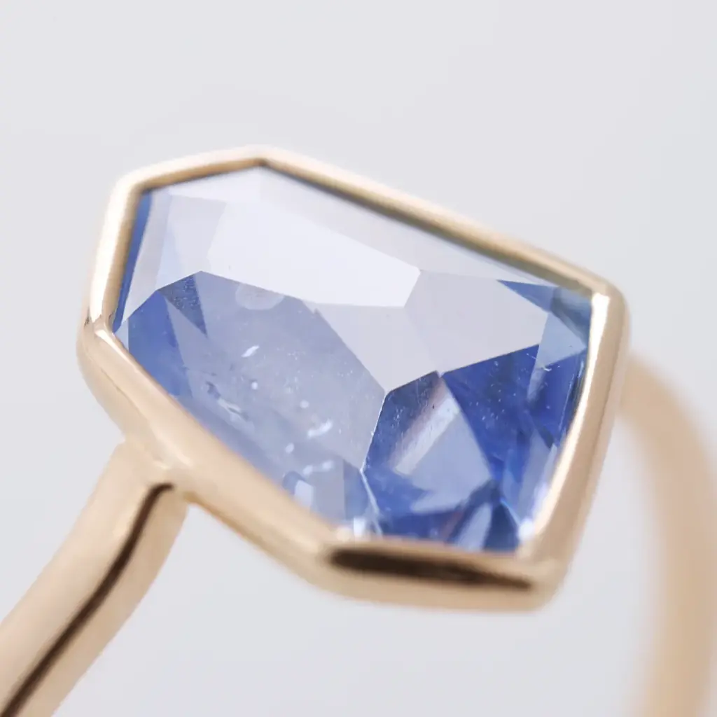 オリジナルカットのサファイア　淡いブルーのリングとネックレス「ペール サファイア」コレクション誕生 画像 3