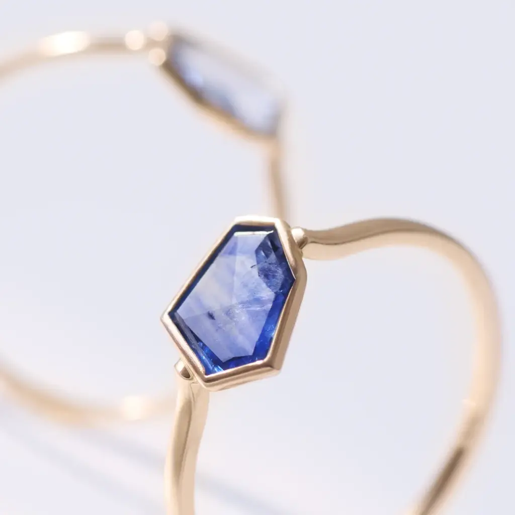 オリジナルカットのサファイア　淡いブルーのリングとネックレス「ペール サファイア」コレクション誕生 画像 5