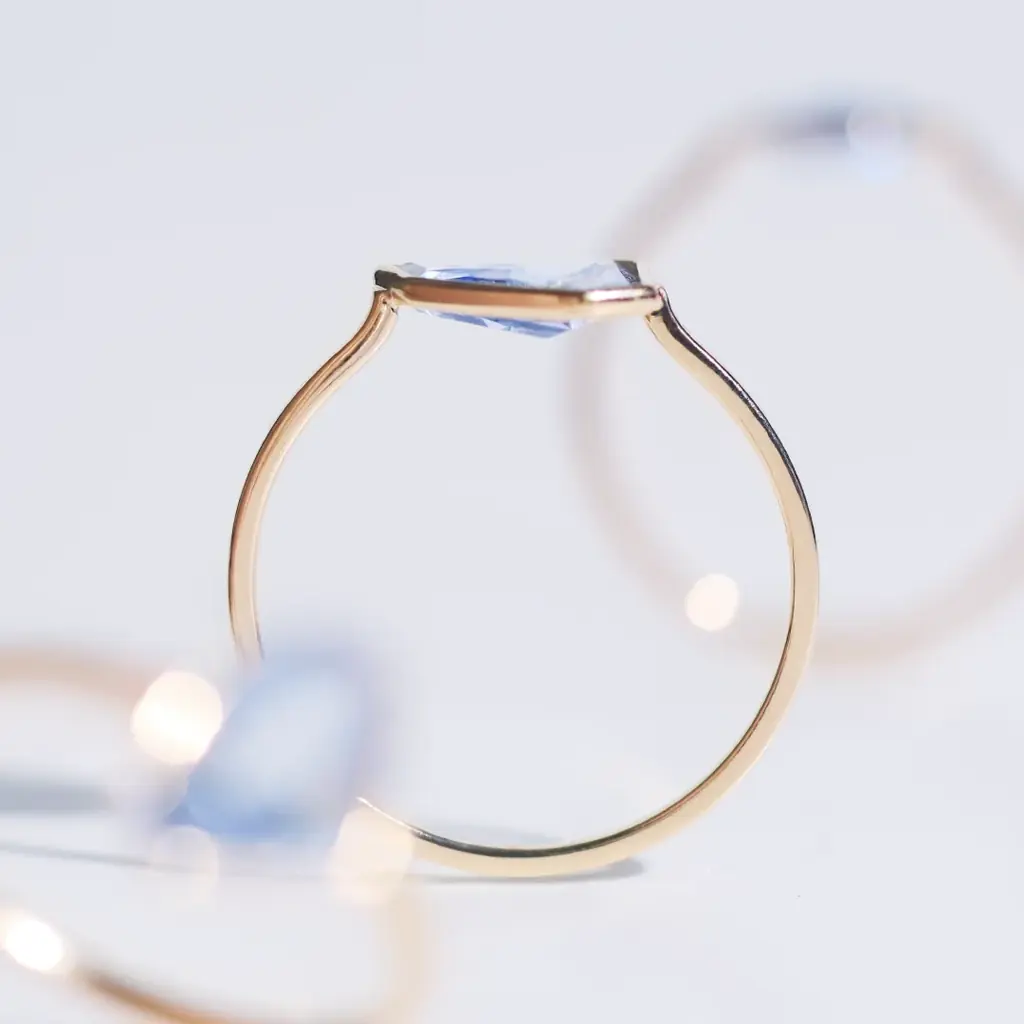 オリジナルカットのサファイア　淡いブルーのリングとネックレス「ペール サファイア」コレクション誕生 画像 6