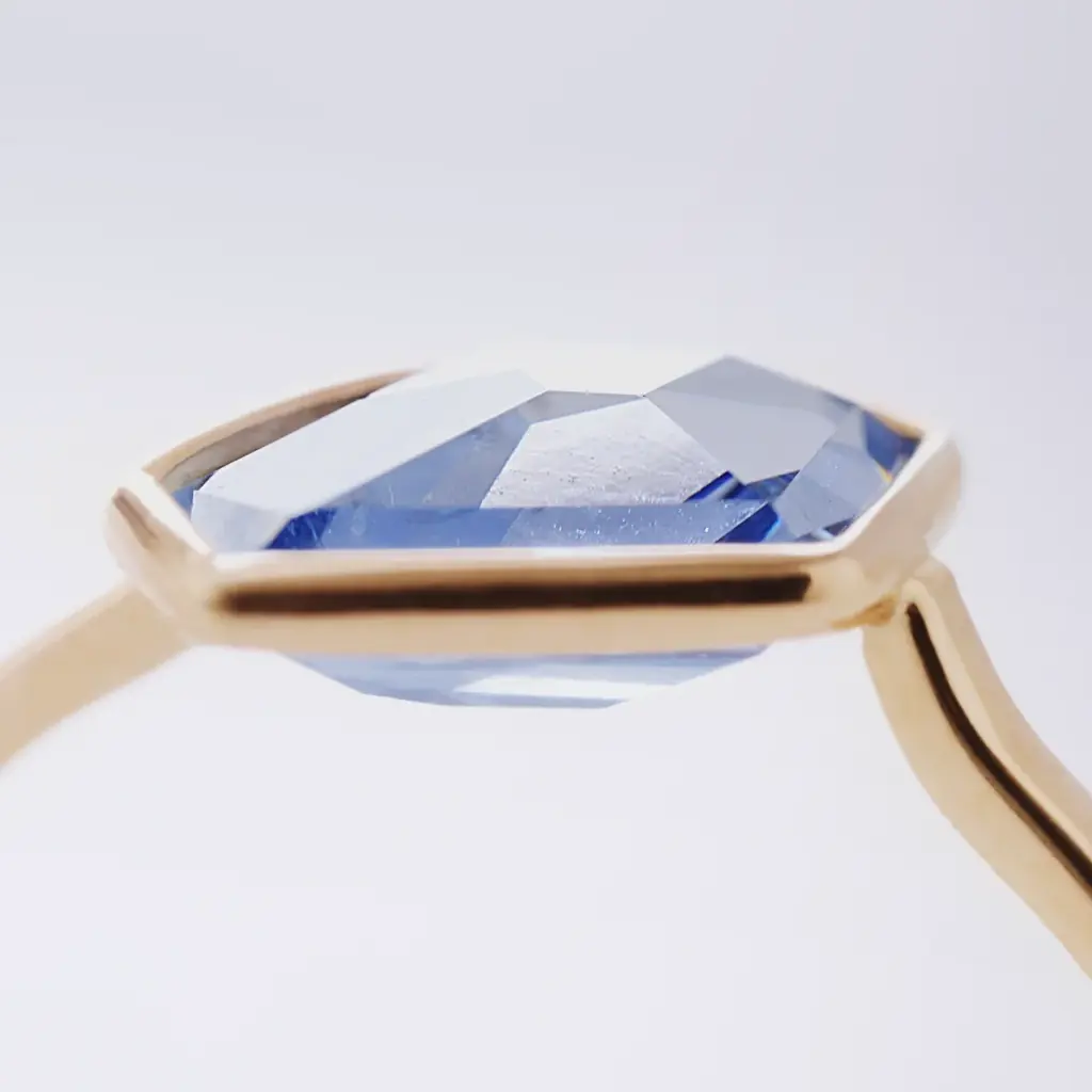 オリジナルカットのサファイア　淡いブルーのリングとネックレス「ペール サファイア」コレクション誕生 画像 7