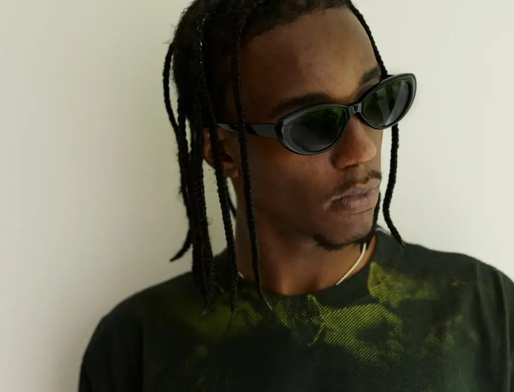 「Zoff」と熊谷隆志氏が手がけるストリートブランド「GDC」が初コラボレーション　サングラスコレクション「Zoff｜GDC」が登場 画像 15