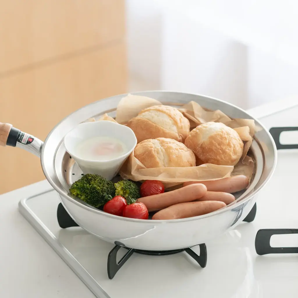 “蒸す”をもっと手軽に！話題の“せいろ蒸し”がもっと簡単で便利に「フライパン用フタ付きステンレス蒸し器」登場 画像 3