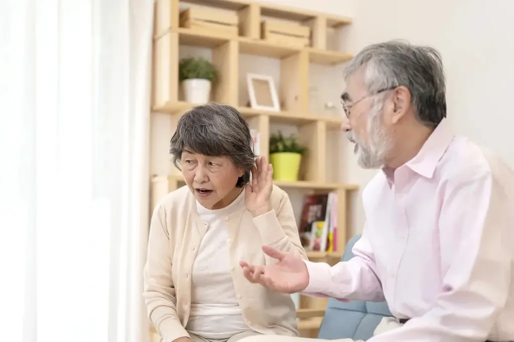 【高齢者の聞こえに不安を感じたら】「もう一度言ってもらえますか？」が増えた方へ――補聴器選びのポイントとおすすめ機種 画像 1