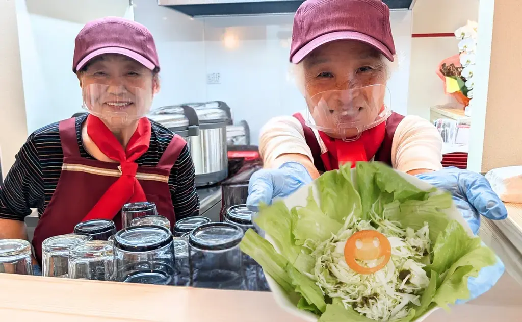 愛媛のカレー屋ばあちゃん456歳(6人で)がMakuakeに挑戦!! 巷で見かけない珍品「よもぎドレッシング」目標達成なるか!? 画像 2