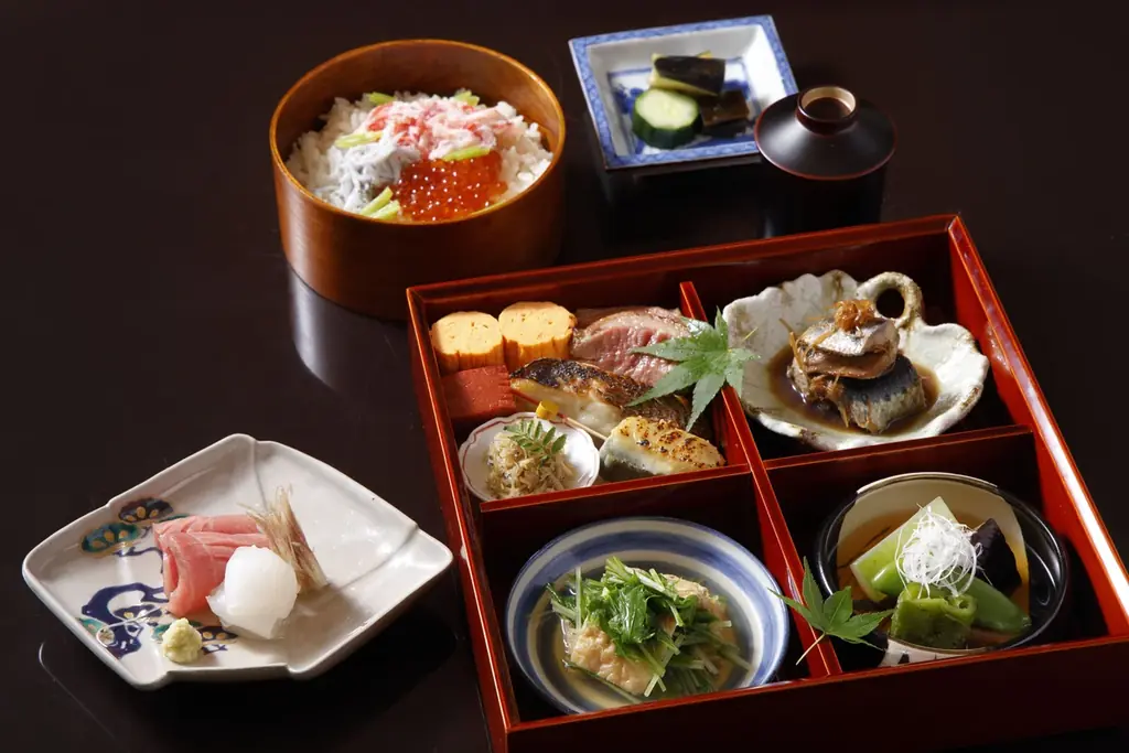 祇園「静水香」のランチに選べるおばんざい付きの松花堂ランチが新登場！日本酒の乾杯スパークリングもセットに。 画像 2