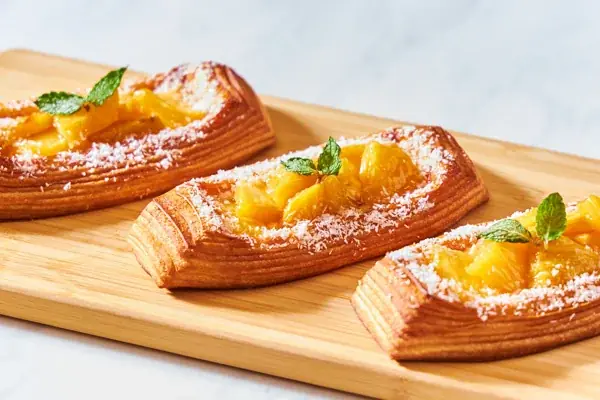 【ホテルメトロポリタン】今年も登場！Suicaのペンギンがキュートに飛び出すメロンゼリーと旬のフルーツが楽しめるスイーツ＆デニッシュ 画像 3