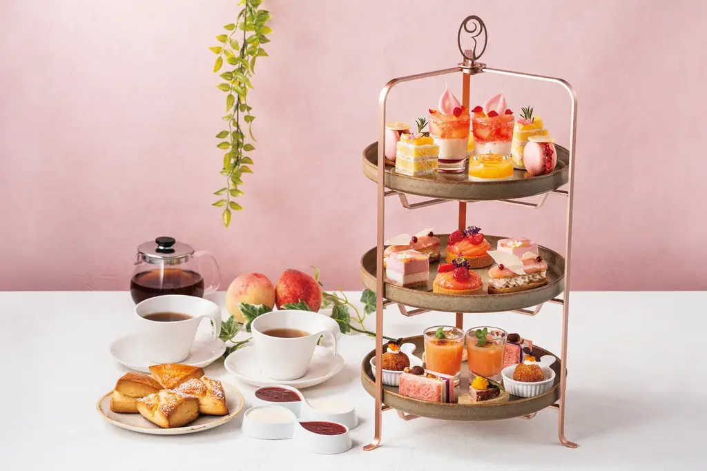 ローズホテル横浜 桃の香りに包まれる至福のひと時「桃づくしのアフタヌーンティー」 画像 1