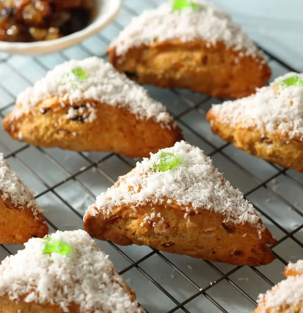 【BAKERS gonna BAKE】ハワイで人気の南国フルーツ“リリコイ”を味わう、夏の新作スコーンサンドが登場 画像 3