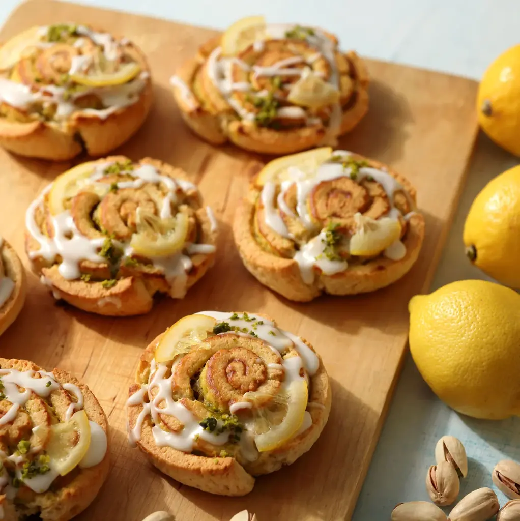 【BAKERS gonna BAKE】ハワイで人気の南国フルーツ“リリコイ”を味わう、夏の新作スコーンサンドが登場 画像 4