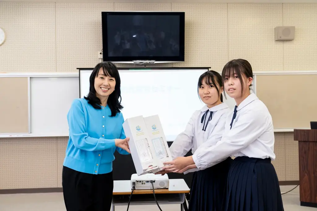 生理用ナプキン寄贈