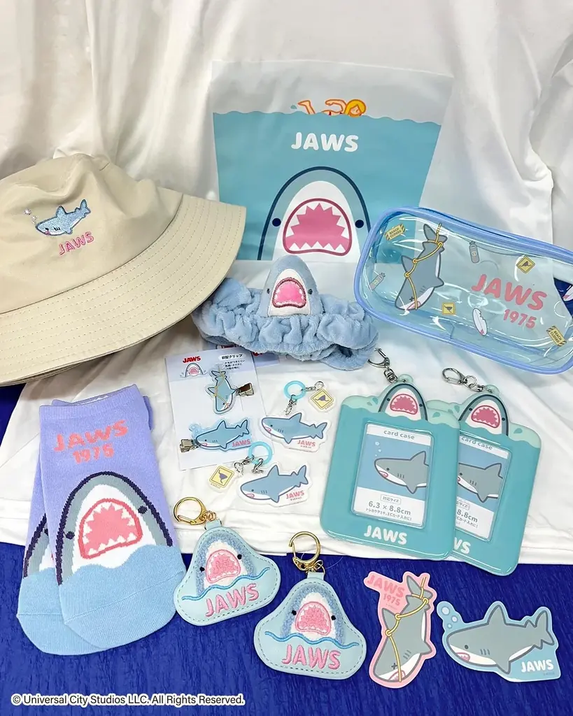 最新作公開で話題沸騰中の『ジュラシック・ワールド』、映画公開から50周年を迎える『ジョーズ』とのコラボレーション雑貨がサンキューマートに新登場！全品390円（税込429円）で7月中旬より発売開始！ 画像 3