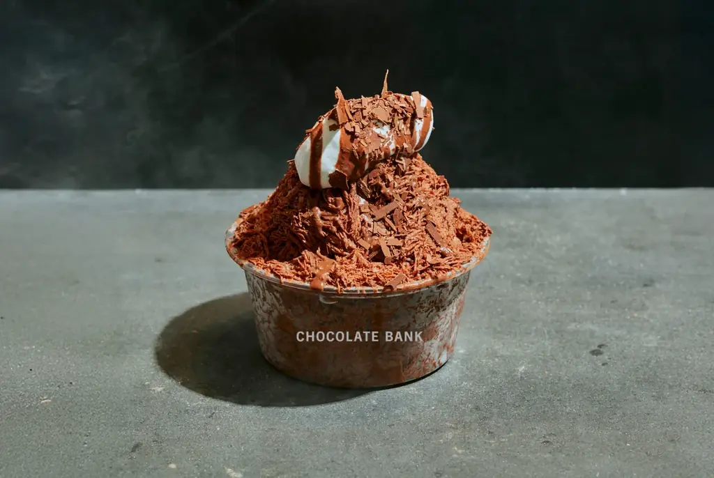 名古屋で話題の”夏のアムール” に、チョコレートバンクが再び登場！出来立て熱々のピザやバーガーからひんやりかき氷まで、真夏のプールサイドで楽しみたいメニューが大集合！ 画像 3
