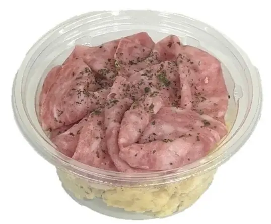 【北海道限定】辛みと濃厚な味わいが癖になる！カップデリシリーズから北海道産山わさびが香る大人のおつまみポテトサラダを7月3日（木）より販売開始 画像 1