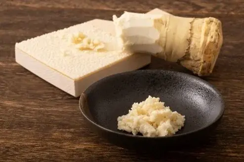 【北海道限定】辛みと濃厚な味わいが癖になる！カップデリシリーズから北海道産山わさびが香る大人のおつまみポテトサラダを7月3日（木）より販売開始 画像 3