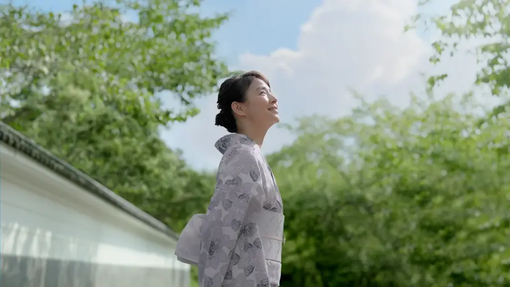石田ゆり子さんが浴衣姿を披露。エリクシール新CM「浴衣」篇 絶賛放映中。~この夏、新緑からあふれ出す光と透明感に満ちる肌が呼応する、エリクシールの新CMが登場~ 画像 3