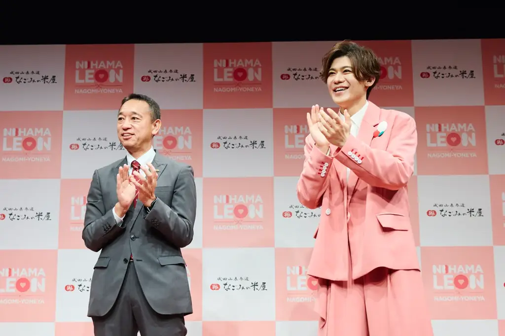 なごみの米屋 人気歌手・新浜レオンが“宣伝部長”に就任! 「なごみるく」カラー ピンクの特別衣装・声援に包まれた就任式 商品開発参画&WebCM・オリジナルソング制作もサプライズ発表 画像 3