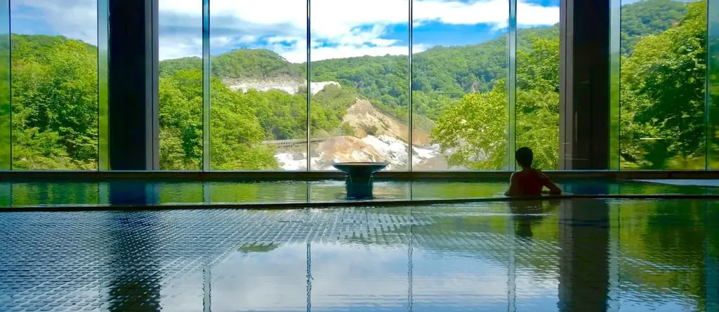 【第一滝本館】北海道でときめくパフェ体験、新登場の「シマエナガ×北海道夏いちごパフェ」を味わおう！今なら、登別温泉街を巡る無料「オニスロ」も運行中です。 画像 10