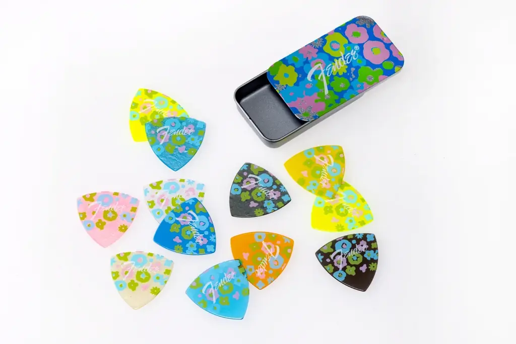 6月25日発売！フェンダーの限定Blue Flowerコレクション詳細