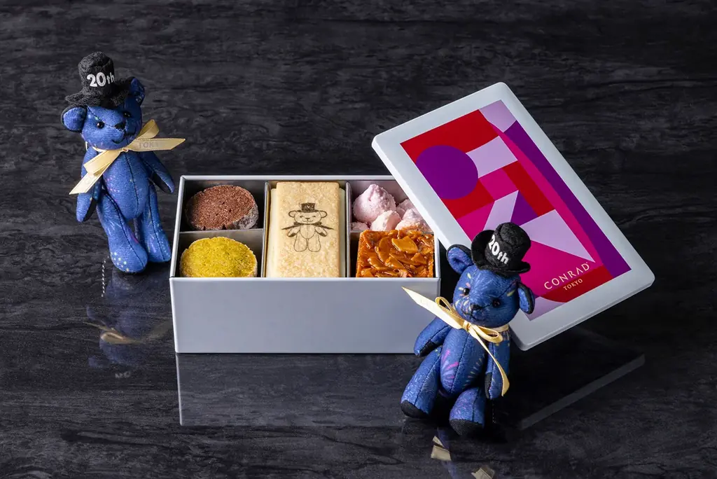7月1日開始！コンラッド東京20周年記念限定ベアとクッキー缶