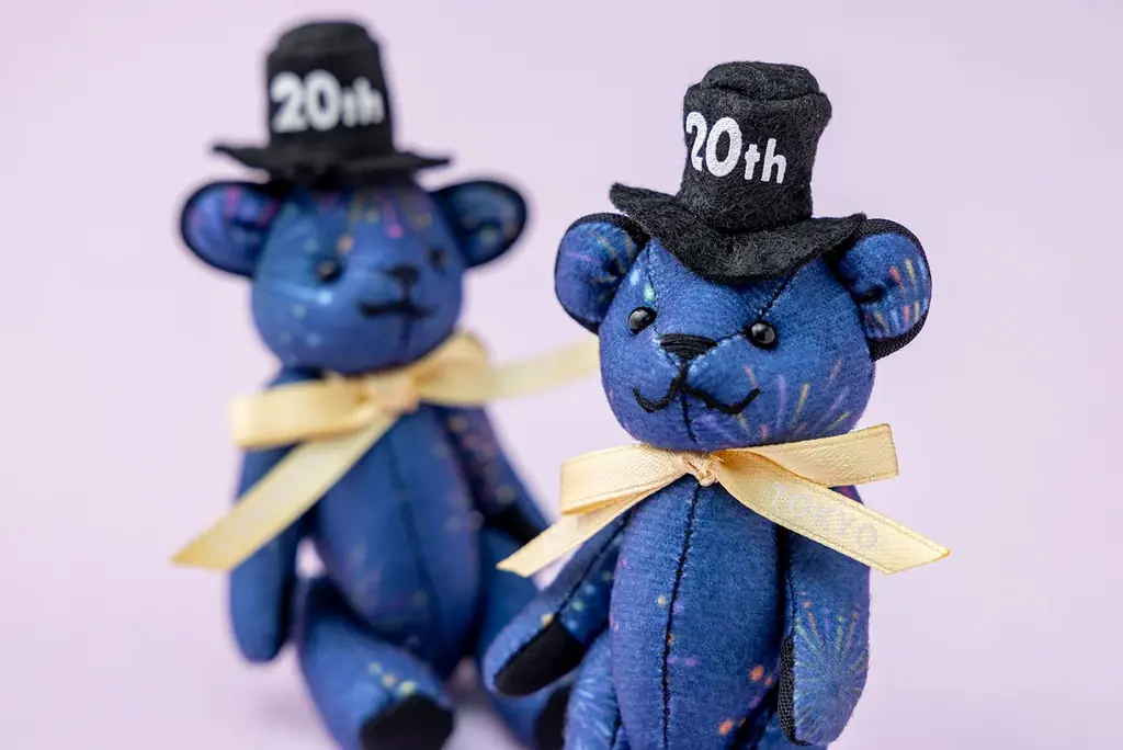 コンラッド東京、7月1日（火）より開業20周年記念コンラッド・ベアおよびクッキー缶を販売 画像 2