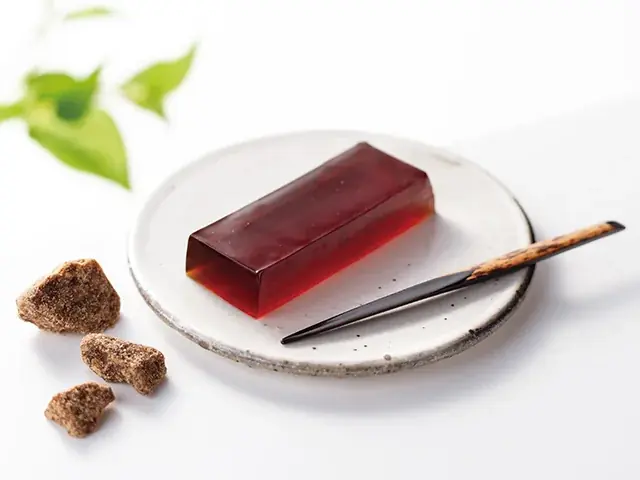 濃厚×もちもち食感のわらび餅で“ちょこっとなのに幸せたっぷり”「ちょこっとわらび 黒糖」～2025年7月１日（火）発売～ 画像 3