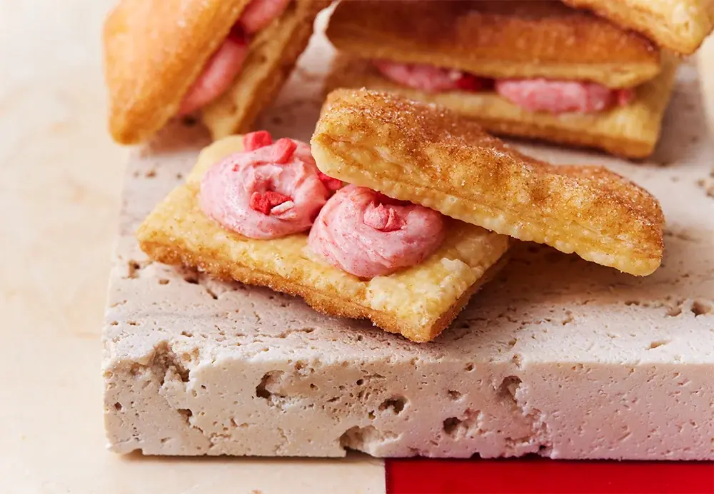 【名古屋タカシマヤ】完売必至の東京発いちごスイーツ専門店「VERY RUBY CUT」。ピスタチオバターをまるごと頬張る夏の新作や、当店限定アソート缶とともに〈アムール・デュ・ガトー〉へ 画像 12