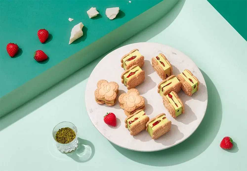 【名古屋タカシマヤ】完売必至の東京発いちごスイーツ専門店「VERY RUBY CUT」。ピスタチオバターをまるごと頬張る夏の新作や、当店限定アソート缶とともに〈アムール・デュ・ガトー〉へ 画像 2