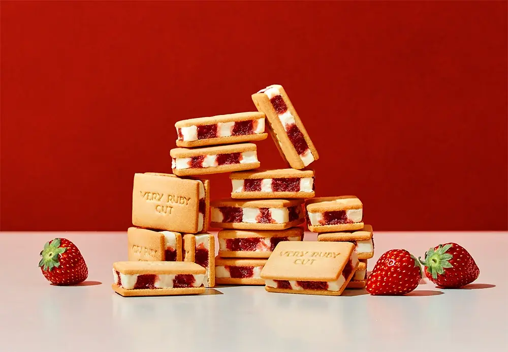 【名古屋タカシマヤ】完売必至の東京発いちごスイーツ専門店「VERY RUBY CUT」。ピスタチオバターをまるごと頬張る夏の新作や、当店限定アソート缶とともに〈アムール・デュ・ガトー〉へ 画像 6